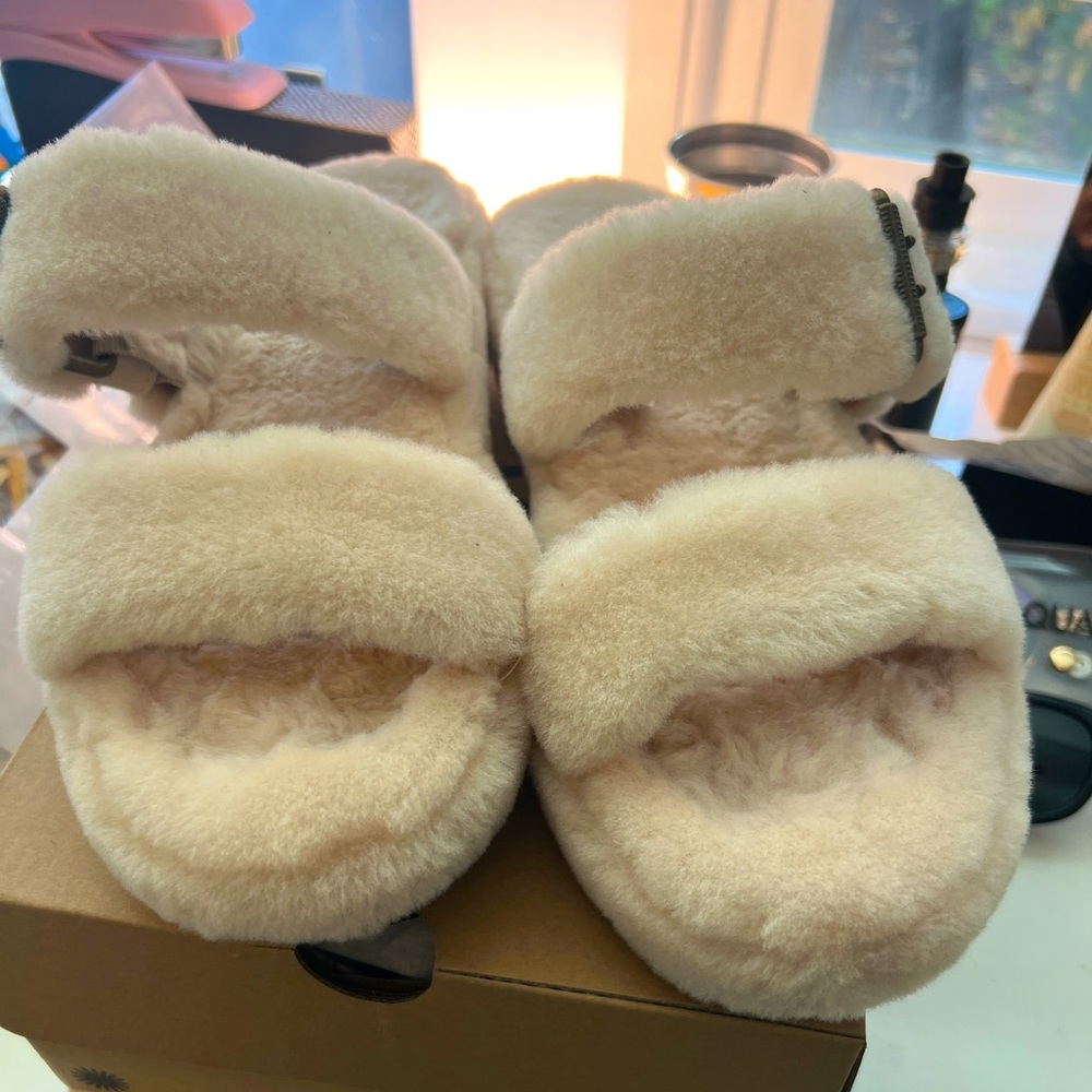 UGG slipper slides Fuzz Yeah Cream size 11